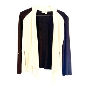 Black and creame zenergy Chicos, thin jacket.‎